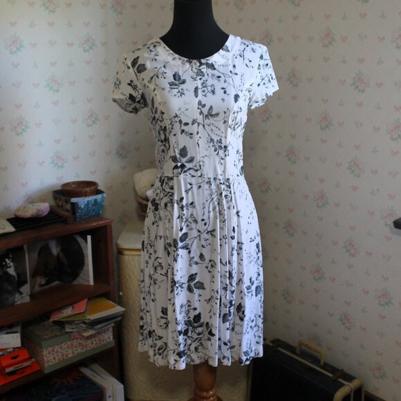 H&M Dress, Size 4 (Fits Like a 2) - Picture 1 of 9